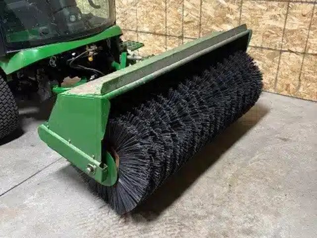 2020 John Deere 60HD Balayeur