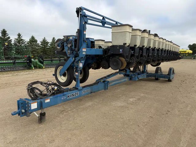 1996 Kinze 2600 Planteur