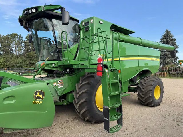 2023 John Deere S780 Batteuse