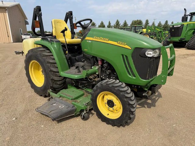 2012 John Deere 3320 Tracteur
