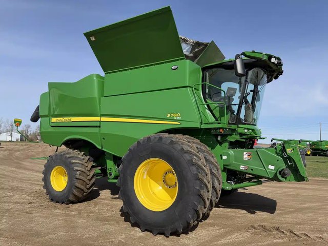 2023 John Deere S780 Batteuse