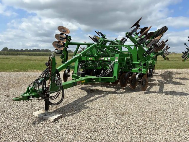 2023 John Deere 2730 défonceuse