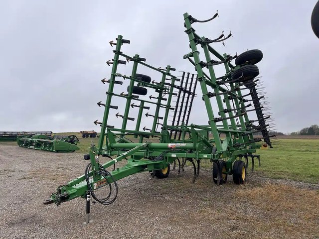 2012 John Deere 2210 Cultivateur