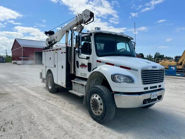 2014 Freightliner BUSINESS CLASS M2 106 Camion - De Service