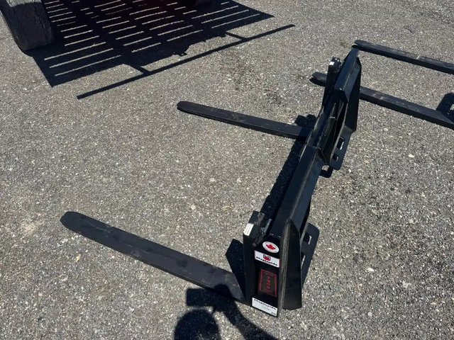 2026 Mapleside MFG 55JDQAPF-48 Fourche à palette