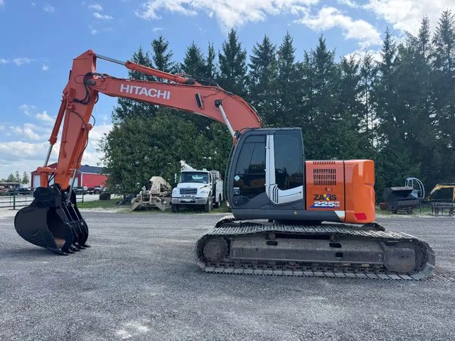 2013 Hitachi ZX225USLC Excavatrice
