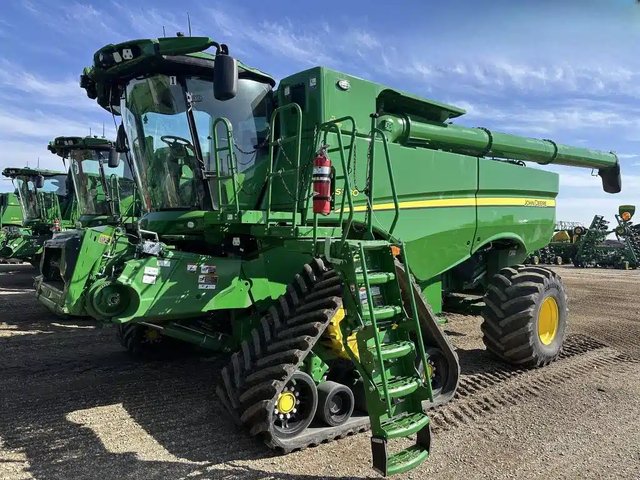 2024 John Deere S780 Batteuse