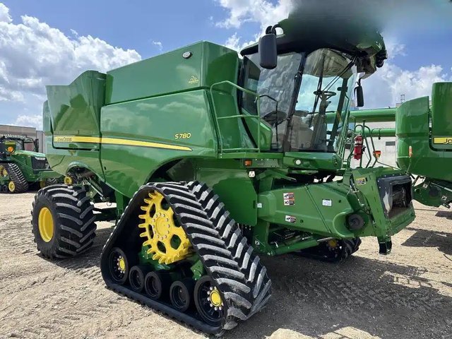 2024 John Deere S780 Batteuse