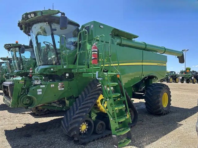 2024 John Deere S780 Batteuse