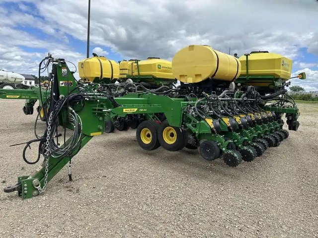 2023 John Deere DB44 Planteur