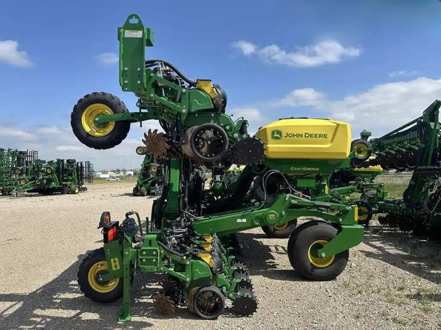 2025 John Deere DR24 Planteur