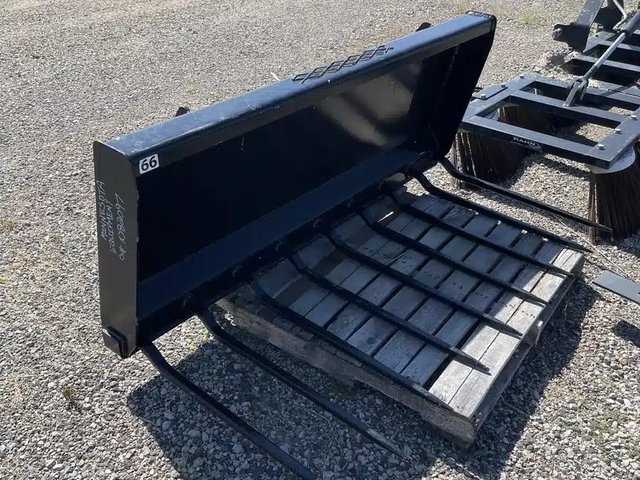 2022 HLA Attachments 66" MANURE FORK Accessoires