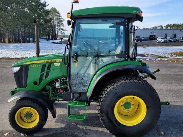 2019 John Deere 4066R Tracteur