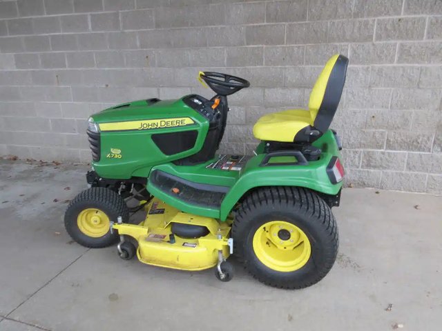 2016 John Deere X730 Tracteur à pelouse
