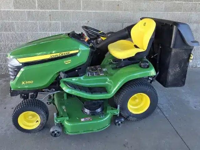 2025 John Deere X380 Tracteur à pelouse