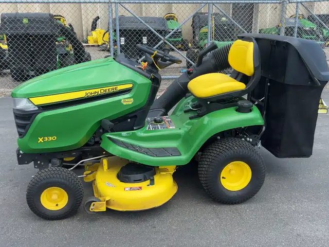 2019 John Deere X330 Tracteur à pelouse