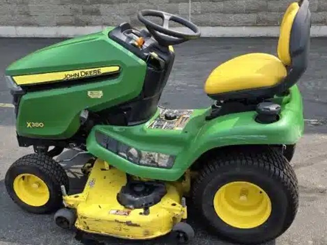 2016 John Deere X380 Tracteur à pelouse