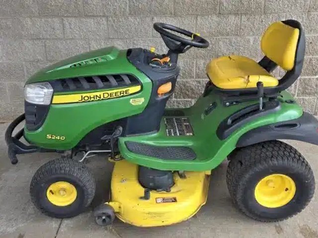2015 John Deere S240 Tracteur à pelouse