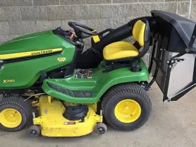 2018 John Deere X380 Tracteur à pelouse