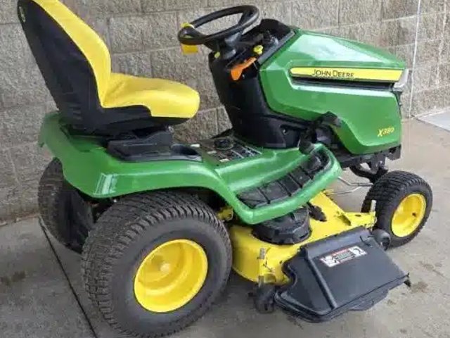 2021 John Deere X380 Tracteur à pelouse