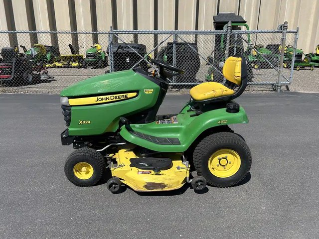 2011 John Deere X324 Tracteur à pelouse