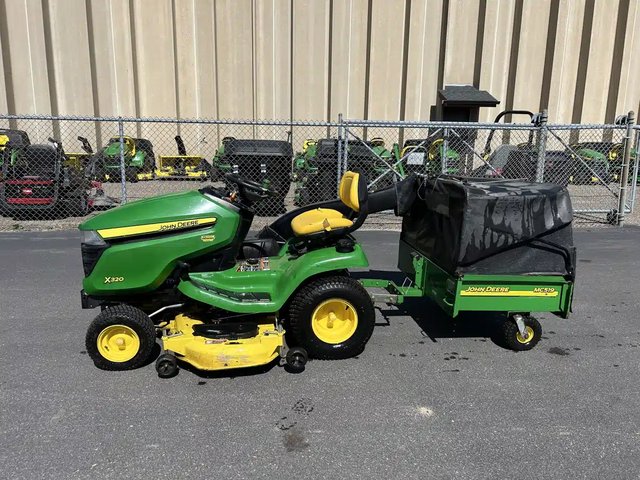 2015 John Deere X320 Tracteur à pelouse