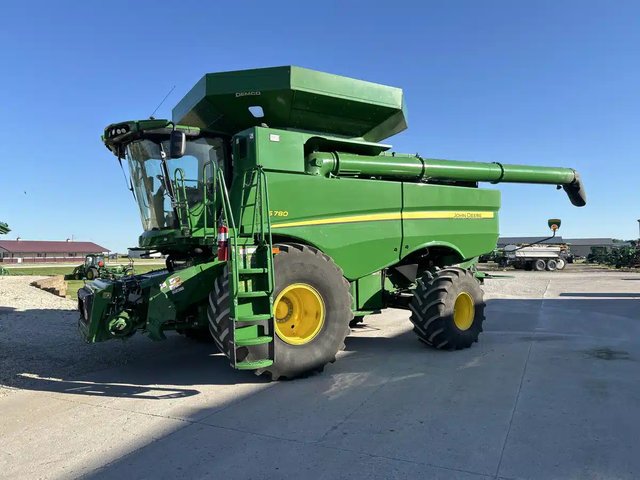 2021 John Deere S780 Batteuse