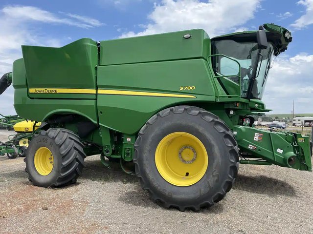 2023 John Deere S780 Batteuse