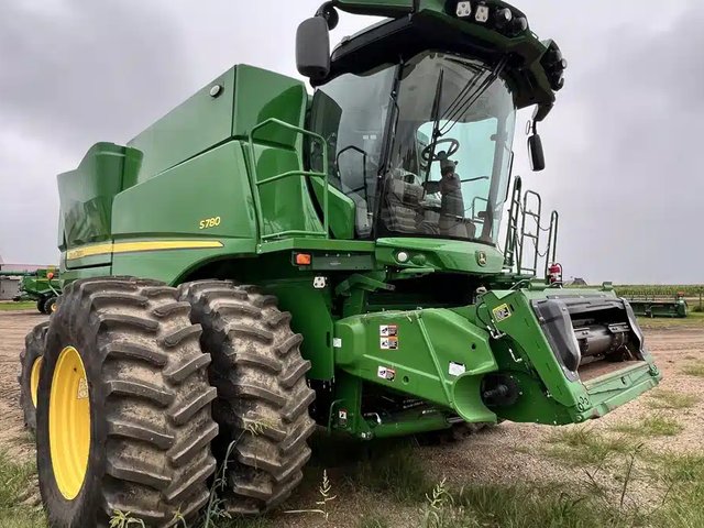 2024 John Deere S780 Batteuse