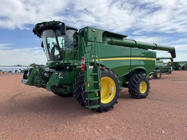2023 John Deere S780 Batteuse
