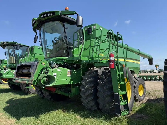 2017 John Deere S680 Batteuse
