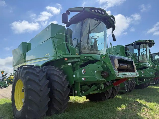 2021 John Deere S780 Batteuse