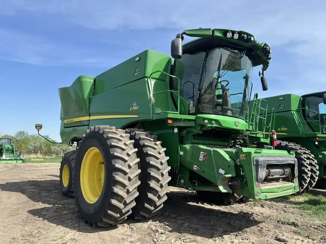 2022 John Deere S780 Batteuse