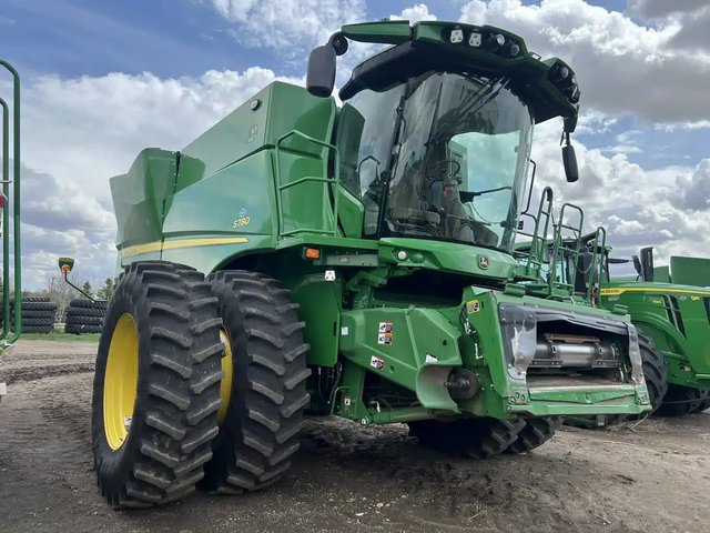 2022 John Deere S780 Batteuse
