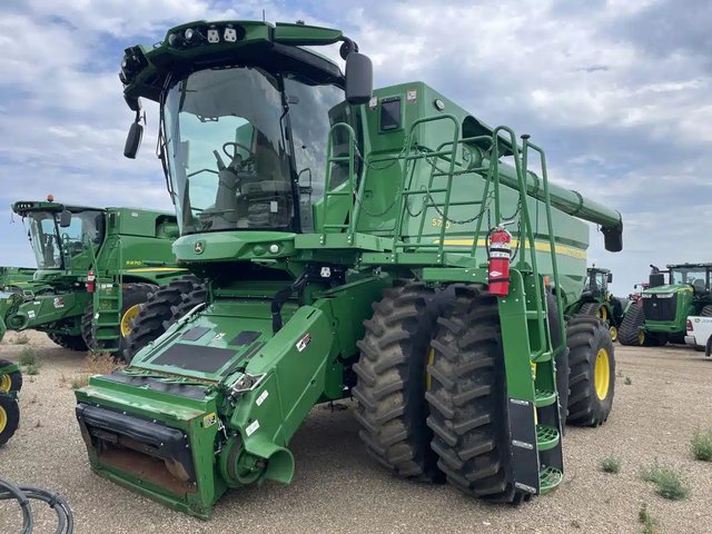 2022 John Deere S780 Batteuse