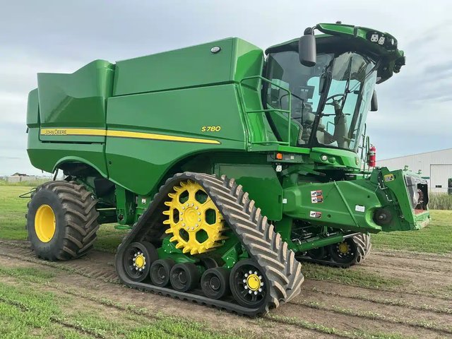 2024 John Deere S780 Batteuse