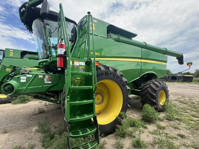 2021 John Deere S780 Batteuse