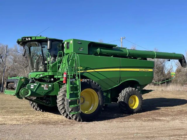 2022 John Deere S760 Batteuse