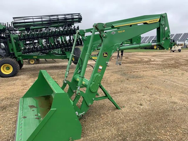 2024 John Deere 700M chargeur frontal