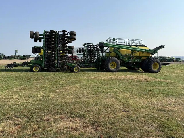2022 John Deere N560 Semoir à air