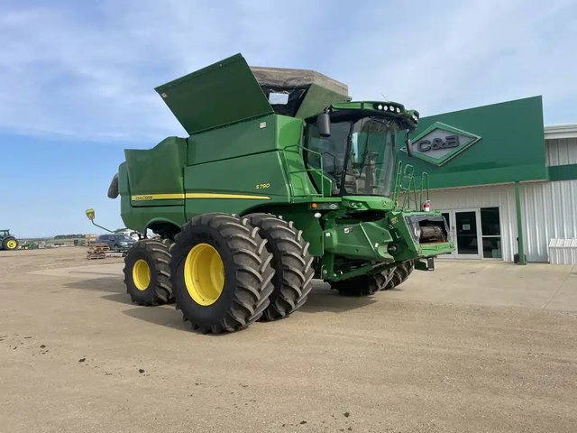 2021 John Deere S790 Batteuse
