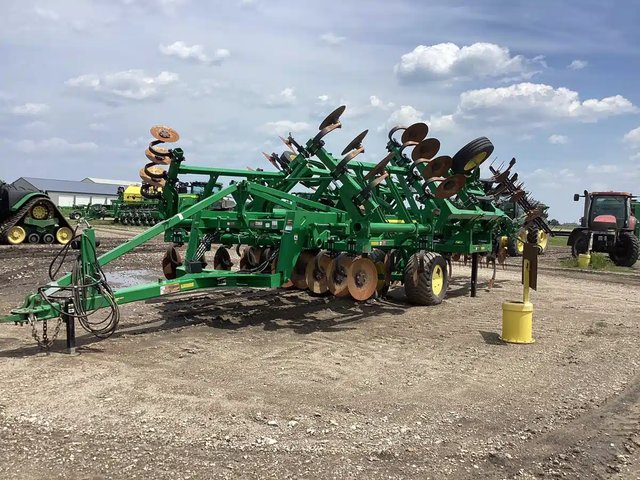 2021 John Deere 2730 défonceuse