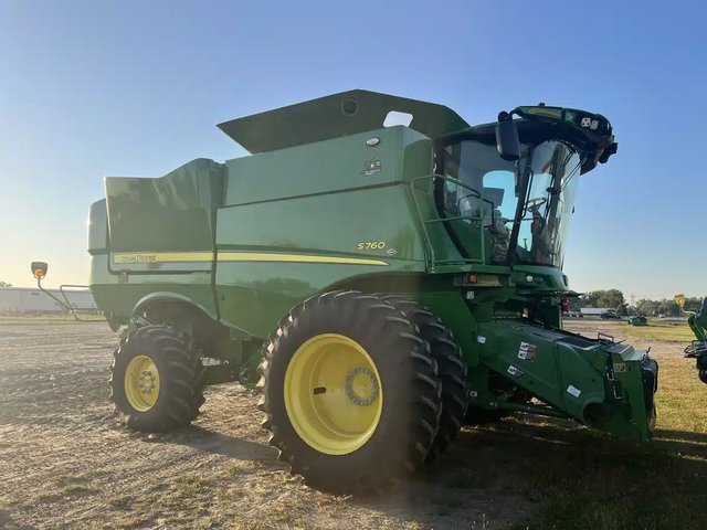 2022 John Deere S760 Batteuse