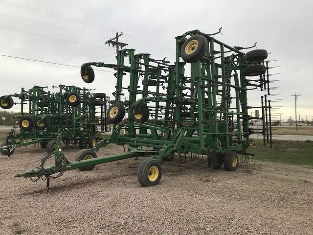 2010 John Deere 2210 Cultivateur
