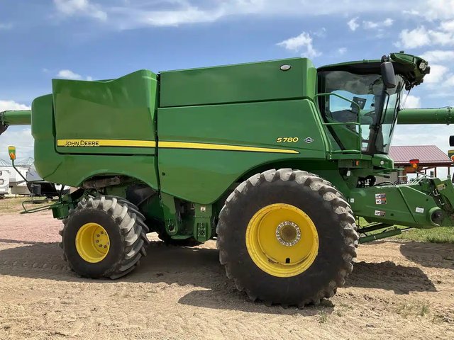 2024 John Deere S780 Batteuse