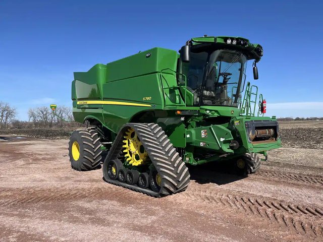 2023 John Deere S780 Batteuse