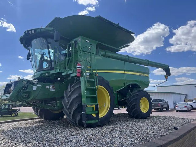 2022 John Deere S790 Batteuse