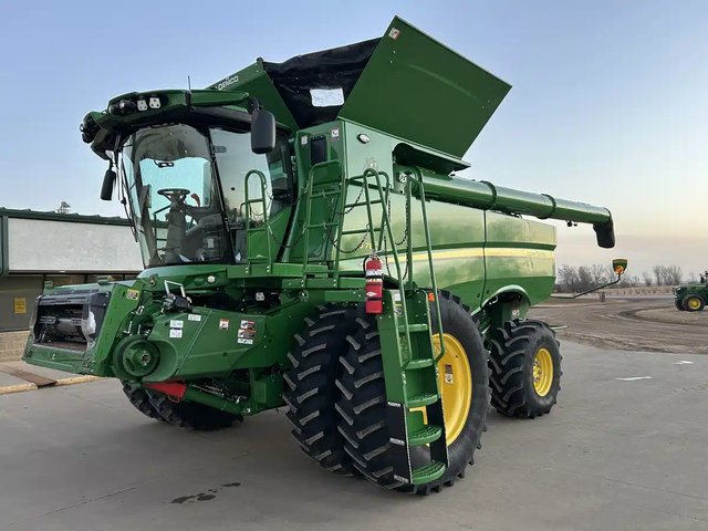 2022 John Deere S780 Batteuse