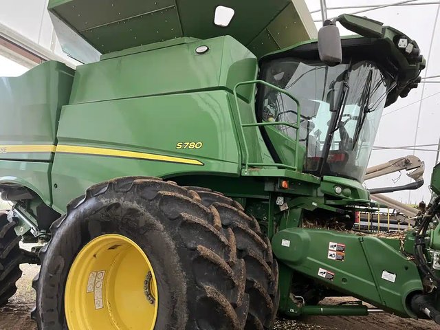 2023 John Deere S780 Batteuse