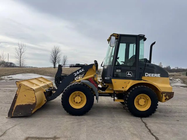 2015 John Deere 244K Chargeur sur roues